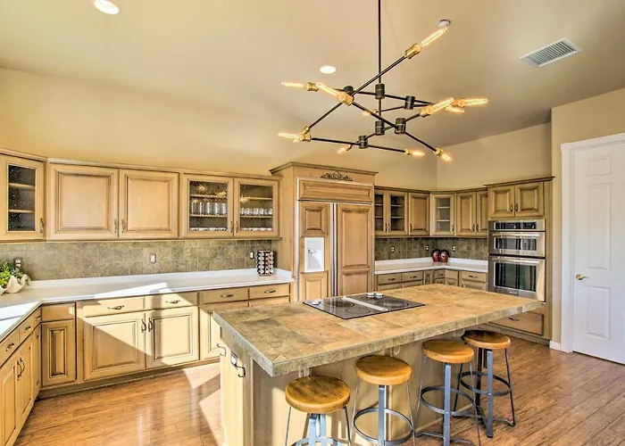 Mtn View! Group-friendly Getaway In Fountain Hills